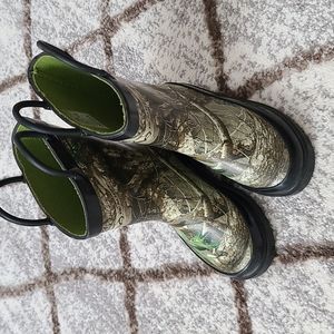 Magellan camo rain boots